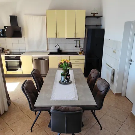 Vesela 2 Apartment